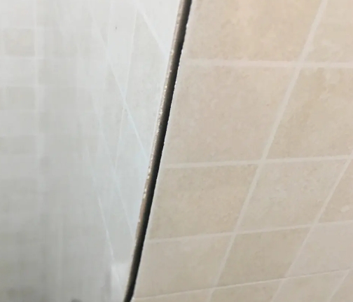 南昌瓷砖空鼓维修公司分享阳台瓷砖脱落的修复过程可以分为以下几个步骤