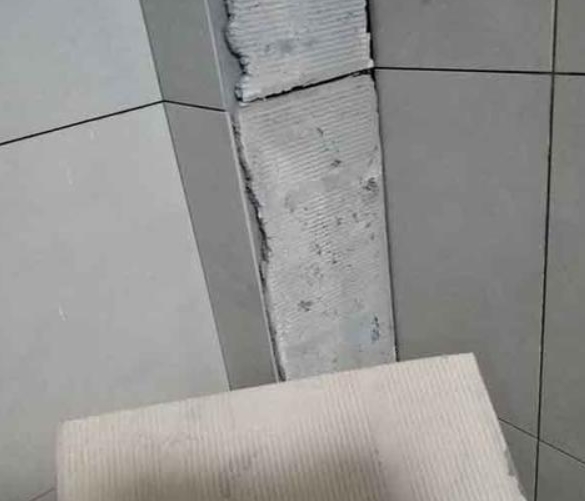 南昌瓷砖空鼓维修公司分享下厨房瓷砖脱落的补救措施。
